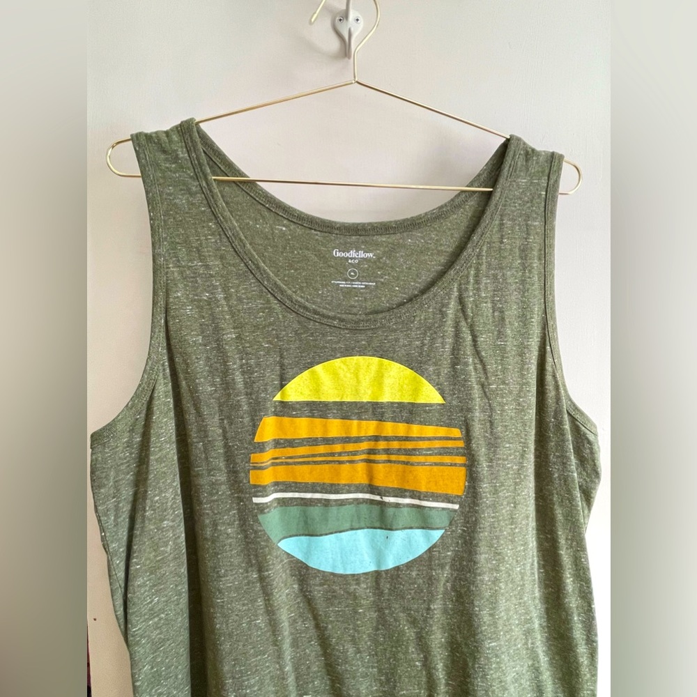 Men’s Tank Top with Summer Circle Graphic - XL